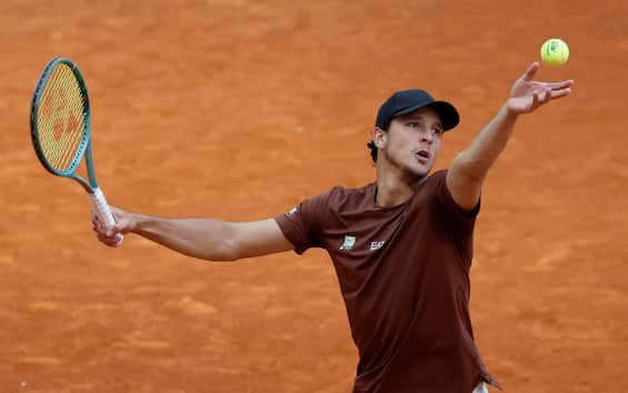 https://static.sky.it/editorialimages/d9754e089d9c00bc36e6f9496c918686b88b52dc/skysport/it/tennis/video/2025/07/18/bastad-darderi-baez-risultato-highlights/darderi_ansa.jpg?im=Resize,width=565