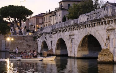 6. Navigare sotto il Ponte di Tiberio