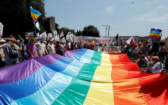 manifestazioni contro guerra e riarmo a roma i due cortei foto