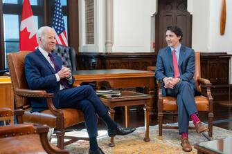 Quanto all’accordo sull’immigrazione, prevede che i due Paesi lavorino insieme per scoraggiare gli sconfinamenti illegali della frontiera che condividono. Il presidente Usa ha commentato con favore l’impegno del Canada ad accogliere in modo regolare 15 mila migranti in più, provenienti da tutto il continente americano