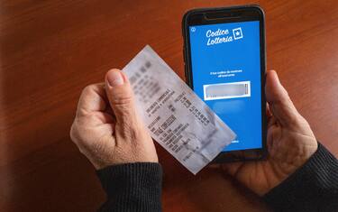 Milano, Primo giorno della Lotteria degli scontrini. (Milano - 2021-02-01, Francesco Bozzo) p.s. la foto e' utilizzabile nel rispetto del contesto in cui e' stata scattata, e senza intento diffamatorio del decoro delle persone rappresentate