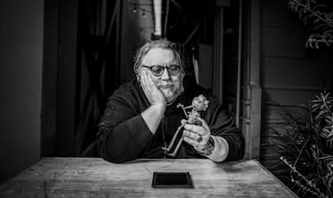 USA. Guillermo del Toro on the set of (C)Netflix new film  : Guillermo del Toro's Pinocchio (2022)  . 
Plot: A father's wish magically brings a wooden boy to life in Italy, giving him a chance to care for the child.
 Ref: LMK106-J8610-301122
Supplied by LMKMEDIA. Editorial Only.
Landmark Media is not the copyright owner of these Film or TV stills but provides a service only for recognised Media outlets. pictures@lmkmedia.com