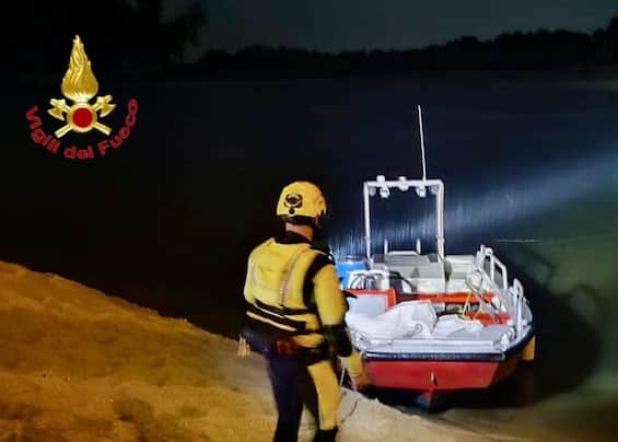 Nel Pavese un 15enne è stato visto cadere nel Po: ricerche in corso Nel Pavese un 15enne è stato visto cadere nel Po: ricerche in corso