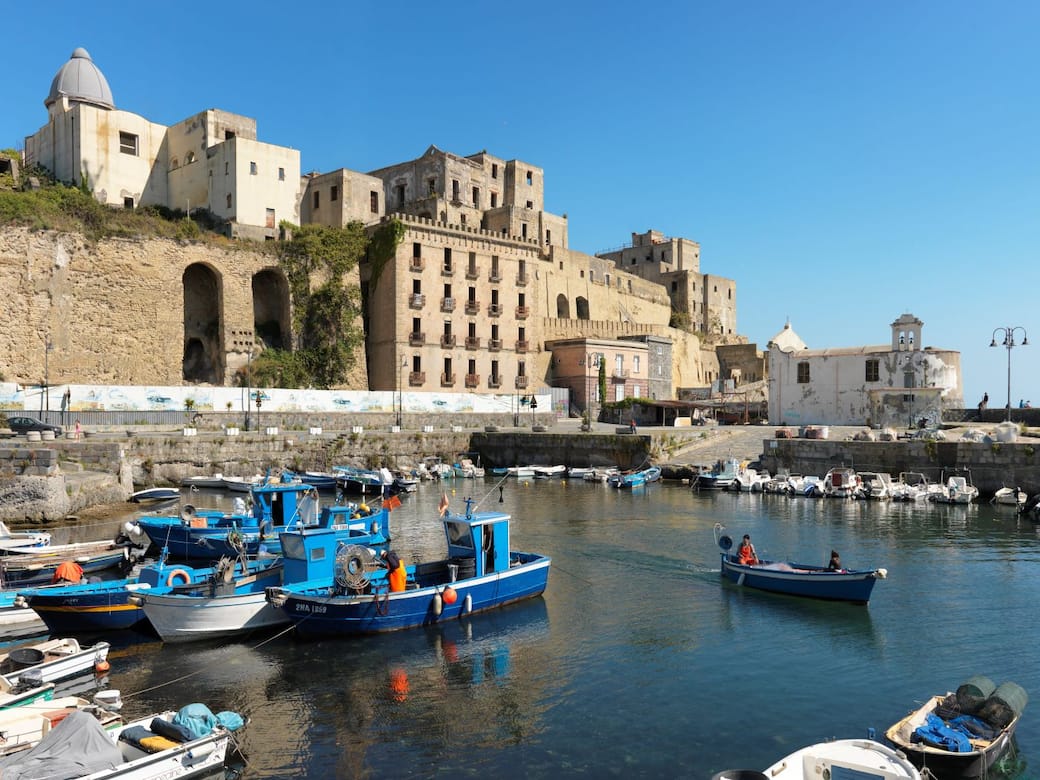 Pozzuoli, Darsena. Ph. Luciano Romano