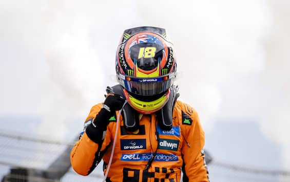 https://static.sky.it/editorialimages/d9fe5812c683358acea477d0ebbe7493c083e883/skysport/it/motori/formula-1/video/2025/08/31/f1-gp-olanda-piastri-vittoria-commento-capelli-1032789/f1_ipa_piastri_fumo_olanda_2025.jpg?im=Resize,width=565