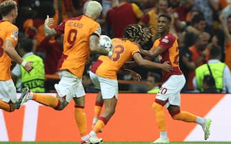 epa10872573 Galatasaray's Tete (R) celebrates with team mates after scoring the 2-2 equalizer during the UEFA Champions Legaue group A match between Galatasaray and Copenhagen in Istanbul, Turkey, 20 September 2023.  EPA/TOLGA BOZOGLU