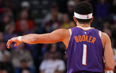 BOOKER TRASCINATORE, MA NON BASTA