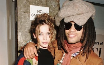 LONDON - APRIL 26:  Singers Kylie Minogue and Lenny Kravitz at Vogue party on April 26, 1995 in London, England. (Photo by Dave Benett/Getty Images)