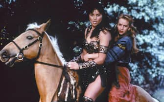 Lucy Lawless e Renée O'Connor in una scena di Xena