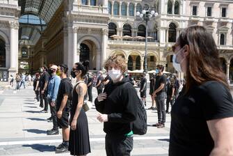 Flash Mob in Piazza Duomo degli artisti e dipendenti dello spettacolo