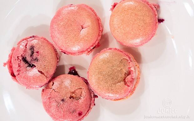 Macaron con ganache di cioccolato bianco e mirtilli