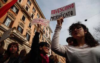 Striscioni alla manifestazione di "Non una di meno" per la Festa della Donna a Roma, 8 marzo 2025.
ANSA/ANGELO CARCONI
