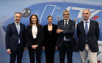 La presentazione dell'Airbus A320neo di ITA Airways, intitolato a Carolina Kostner con i nuovi interni firmati da Walter De Silva e  le nuove  divise firmate da Cucinelli a Fiumicino, 19 aprile 2023. 
ANSA/Francesco Orfino TELENEWS