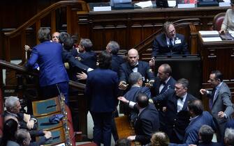 28/04/2023 Camera dei Deputati discussione e voto sul DEF nella foto bagarre in ala tra Nico Stumpo e la destra (ROMA - 2023-04-28, Stefano Carofei) p.s. la foto e' utilizzabile nel rispetto del contesto in cui e' stata scattata, e senza intento diffamatorio del decoro delle persone rappresentate