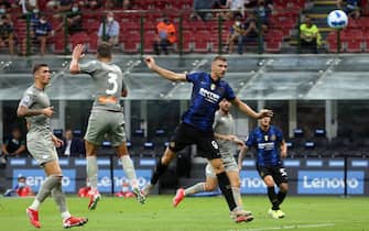 Inter Milan s Edin Dzeko scores  goal of 4 to 0 during  the Italian serie A soccer match between FC Inter  and Genoa at Giuseppe Meazza stadium in Milan, 21 August 2021.
ANSA / MATTEO BAZZI