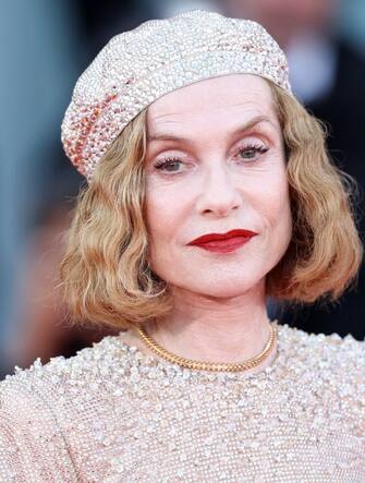 18-isabelle-huppert-venezia-red-carpet-getty - 1