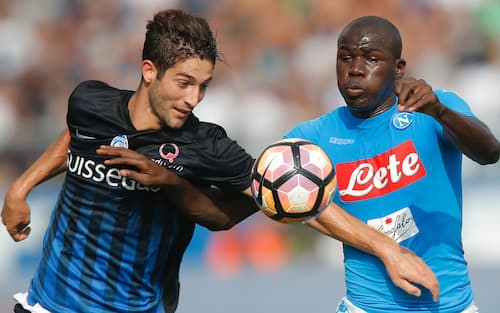 Napoli's defender from France Kalidou Koulibaly (R) vies with Atalanta's midfielder Roberto Gagliardini during the Italian Serie A football match Atalanta vs Napoli on October 2, 2016 in Bergamo. / AFP / Marco BERTORELLO        (Photo credit should read MARCO BERTORELLO/AFP via Getty Images)