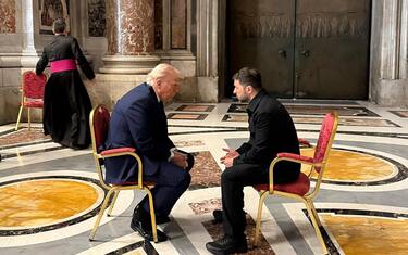 TOPSHOT - In this handout photograph taken and released by the Ukrainian Presidential Press Service in Kyiv on April 26, 2025, Ukraine's President Volodymyr Zelensky (R) meets with US President Donald Trump (L) on the sidelines of Pope Francis's funeral at St. Peter's Basilica at the Vatican. (Photo by Handout / UKRAINIAN PRESIDENTIAL PRESS SERVICE / AFP) / RESTRICTED TO EDITORIAL USE - MANDATORY CREDIT "AFP PHOTO / UKRAINIAN PRESIDENTIAL PRESS SERVICE" - NO MARKETING NO ADVERTISING CAMPAIGNS - DISTRIBUTED AS A SERVICE TO CLIENTS