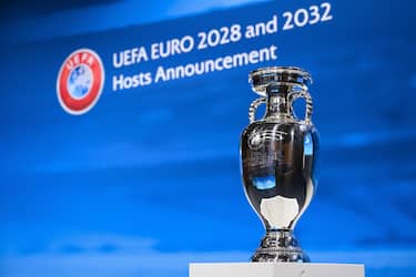 epa10910865 The UEFA Euro trophy is pictured during the the UEFA EURO 2028 and 2032 hosts announcement ceremony after the UEFA Executive Committee meeting at UEFA Headquarters, in Nyon, Switzerland, 10 October 2023.  EPA/JEAN-CHRISTOPHE BOTT