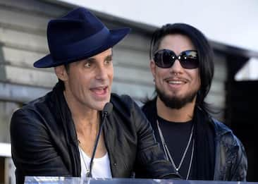 Jane's Addiction annullano tour dopo rissa tra Farrell e Navarro