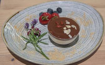 Foto Fabrizio Corradetti/LaPresse
24 - 05 - 2018 Roma , Italia 
Cronaca 
Mercato Centrale " Roma bontà' eterna " cena a quattro mani con Oliver Glowig e Cristiana Montellanico
Nella foto: Tiramisu' anti aging con le calorie di una mela

Photo Fabrizio Corradetti/LaPresse
May 24th, 2018 Roma, Italy
News
Mercato Centrale " Roma bontà' eterna " cena a quattro mani con Oliver Glowig e Cristiana Montellanico
In the photo: Tiramisu' anti aging con le calorie di una mela