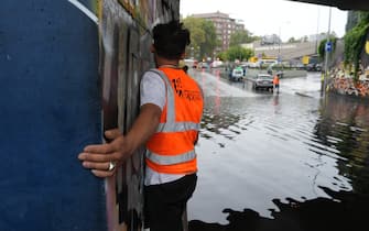 MILANO - il Maltempo crea gravi disagi in città, allagato il sottopasso Dionigi Bussola , con gravi disagi per macchine e pedoni (Milano - 2024-09-05, DUILIO PIAGGESI) p.s. la foto e' utilizzabile nel rispetto del contesto in cui e' stata scattata, e senza intento diffamatorio del decoro delle persone rappresentate