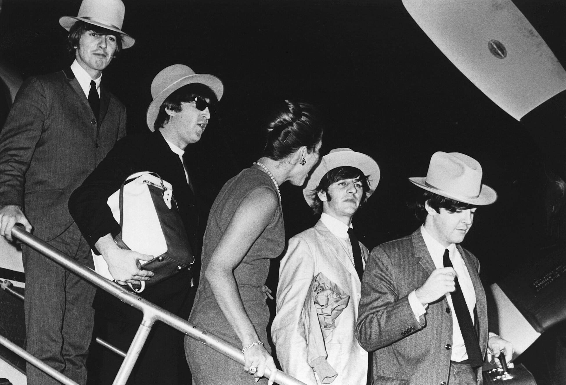 Scream_and_Shout_–_I_Beatles_in_America.jpg