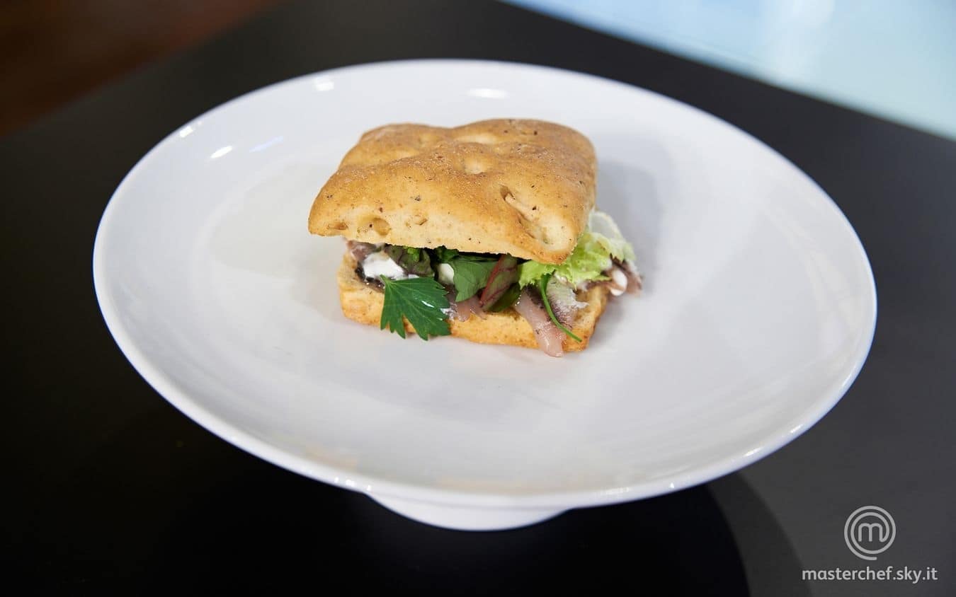 Pane alle noci, alici, burrata, lattuga e salsa di tartufo nero