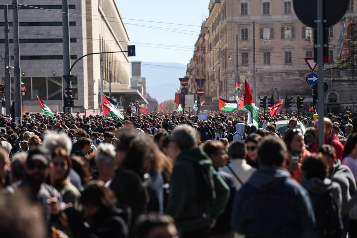 Manifestazioni pro Gaza oggi in tutta Italia, i cortei da Torino a Roma. FOTO