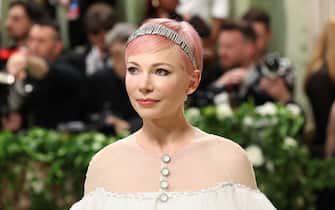 10_celebrity_capelli_rosa_look_getty - 1