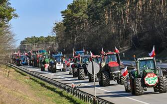 25 February 2024, Poland, Slubice: Farmers from Poland are driving their vehicles on the A2 autostrada (European route 30) towards the German-Polish border (Frankfurt/Oder). The protests by Polish farmers, which have been going on for weeks, are directed against the EU agricultural policy, but also against the import of cheap agricultural products from Ukraine. Photo: Patrick Pleul/dpa (Photo by Patrick Pleul/picture alliance via Getty Images)