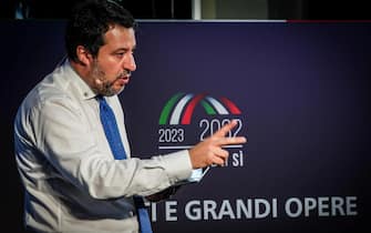 Il ministro delle Infrastrutture, Matteo Salvini, al museo ferroviario di Pietrarsa, Napoli, 08 aprile 2024.
ANSA/CESARE ABBATE