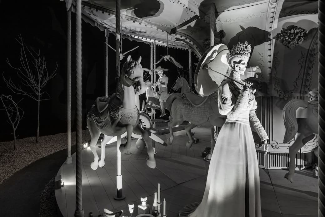 Hans Op de Beeck, Danse Macabre, 2021. Sculptural Installation, 2021. 950 × 950 × 650 cm. Steel, aluminum, wood, polyester, polyamide, polyurethane, PVC coated nylon, plaster, coating. Courtesy Associazione Culturale Dello Scompiglio - Ph Leonardo Morfini