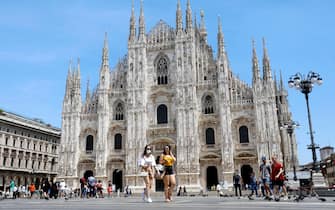 Persone a passeggio a Milano