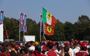 Che passione a Monza: tifosi Ferrari al GP Italia