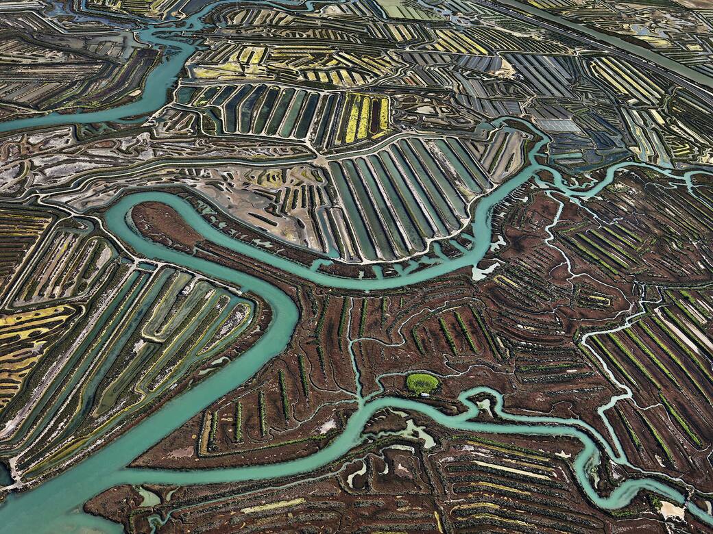Salinas_2_Cádiz_Spain_2013_photo_©_Edward_Burtynsky_courtesy_Flowers_Gallery_London_(1)_(1).jpg