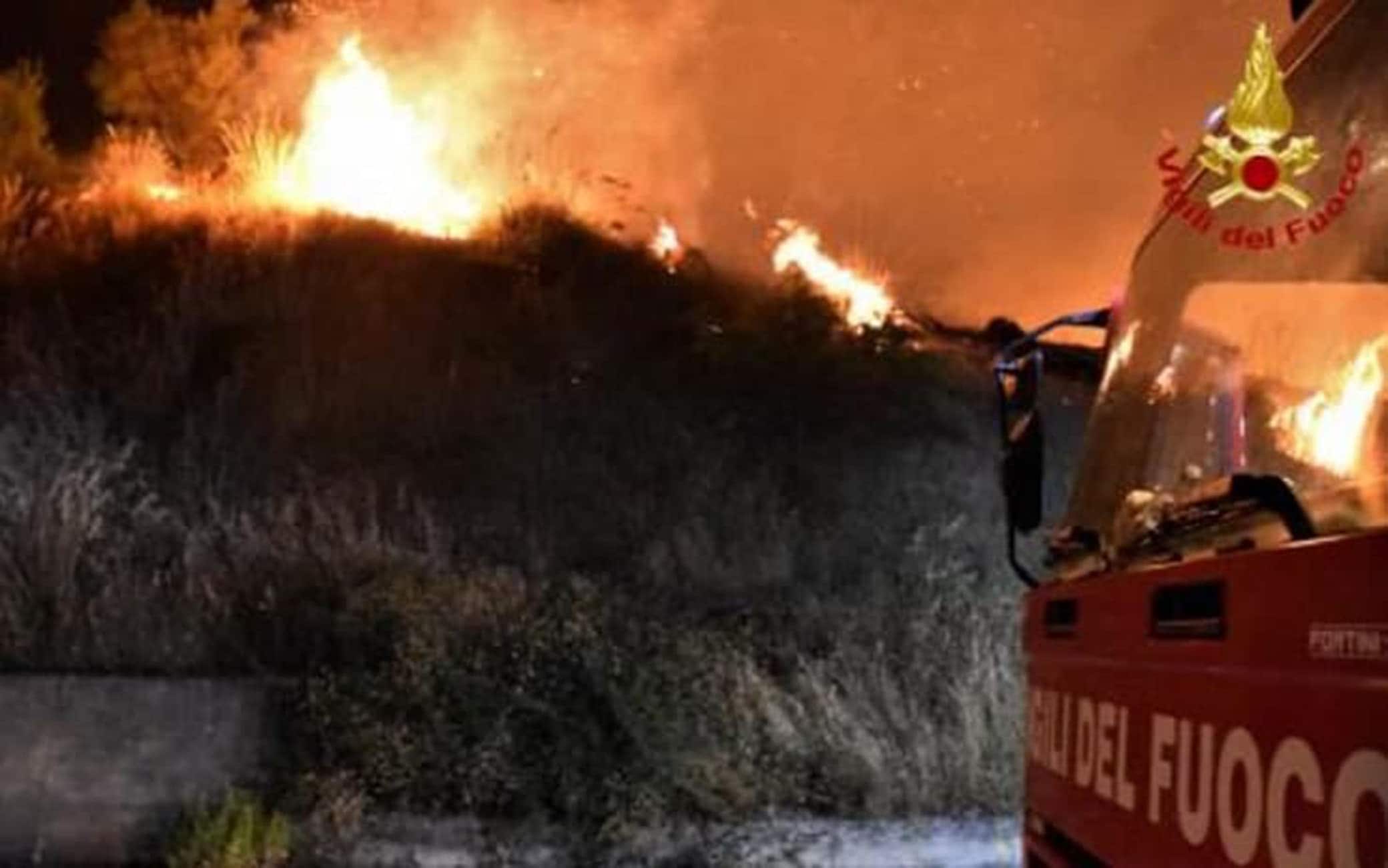 L'incendio a Piana degli Albanesi Incendio a Piana degli Albanesi