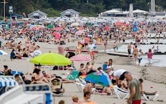 Full beaches in the holiday season