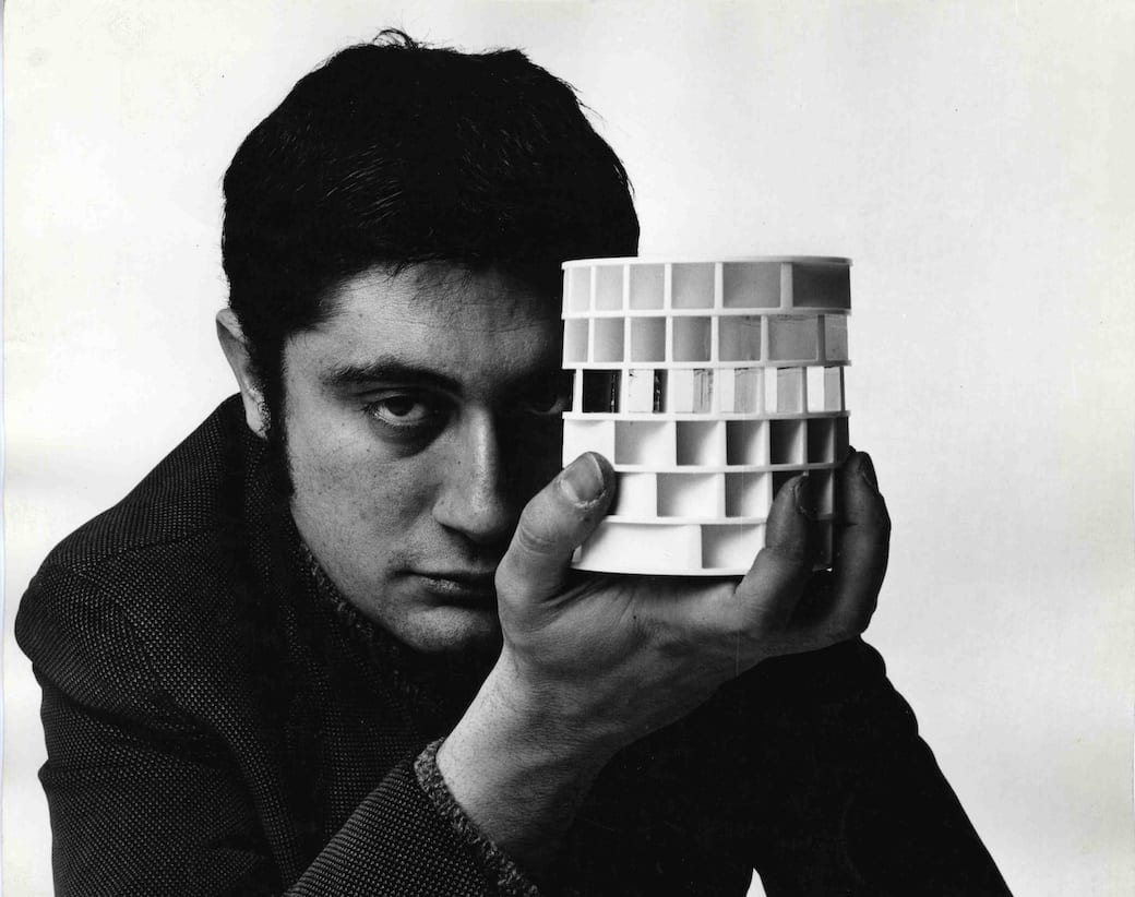 Gianni Colombo, fine anni sessanta, photo: Oliviero Toscani. Archivio Gianni Colombo, Milano