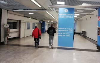 L'area test Covid a Fiumicino agli arrivi del Terminal 3, Roma, 28 dicembre 2022. ANSA/TELENEWS