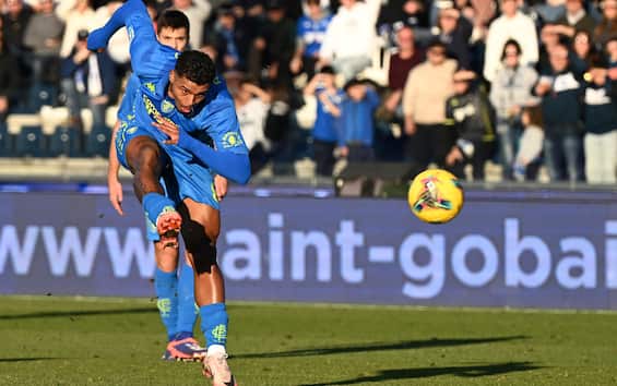 https://static.sky.it/editorialimages/dc37201d2d0360aae38c64f14b9b0ccfc9ea09d1/external-upload/liveblog-manager/sport/2024/12/28/ANSA%20anjorin%20empoli.jpg?im=Resize,width=565