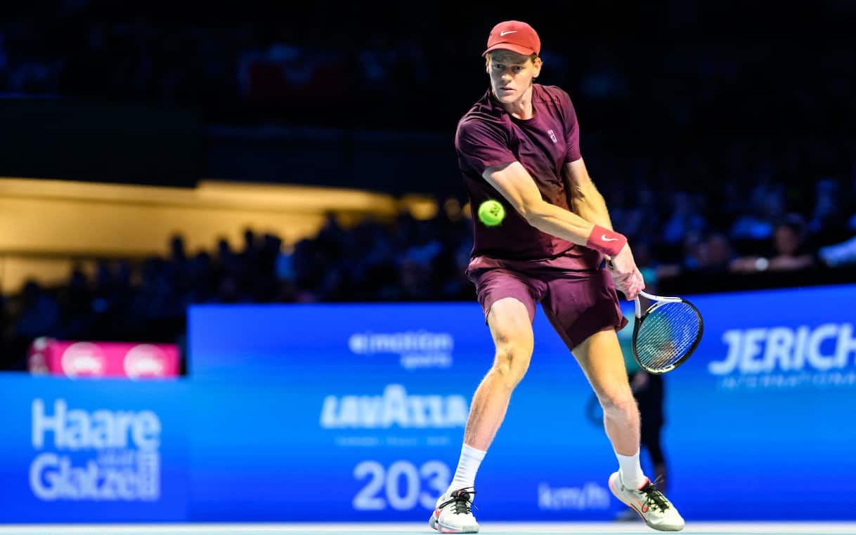 https://static.sky.it/editorialimages/dc409b8026ce6aa200b605245bd957a897c8b4dc/skysport/it/tennis/2025/10/26/sinner-zverev-atp-vienna-risultato/getty_sinner.jpg?im=Resize,width=1218