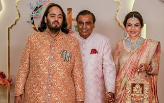 Anant Ambani con i genitori