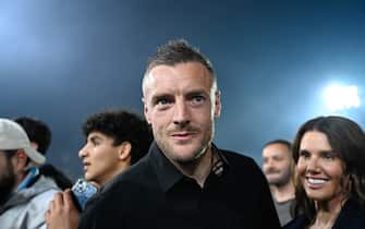 Jamie Vardy celebrate promotion in Serie A with fans during the Serie B BKT football match between Calcio Como and Cosenza Calcio on 10 of May 2024 at the Giuseppe Senigallia stadium in Como, Italy. Photo Tiziano Ballabio