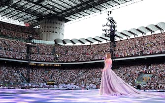 Taylor Swift durante il suo concerto a San Siro