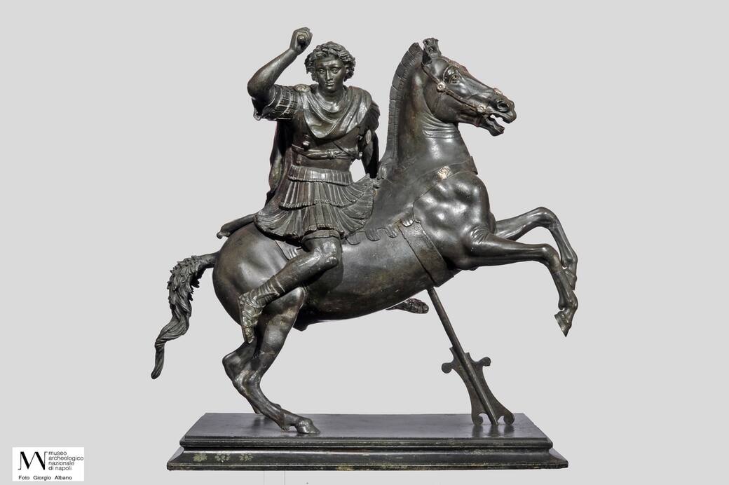 Small_statue_of_Alexander_on_horseback_from_Herculaneum_bronze_with_silver_inlays_1st_century_BC_courtesy_of_Naples_National_Archaeological_Museum.JPG