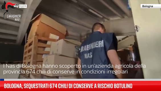 bologna sequestrati 674 chili di conserve rischio botulino