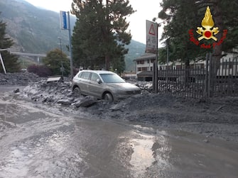 I Vigili del Fuoco hanno attrezzato a Bardonecchia un centro di soccorso avanzato, questo ha permesso alle donne ed agli uomini impegnati nelle ricerche di salvare 6 persone rimaste intrappolate in un camper trascinato a valle dalla colata di acqua, fango e detriti. Roma 14 agosto 2023. US VIGILI DEL FUOCO +++ ANSA PROVIDES ACCESS TO THIS HANDOUT PHOTO TO BE USED SOLELY TO ILLUSTRATE NEWS REPORTING OR COMMENTARY ON THE FACTS OR EVENTS DEPICTED IN THIS IMAGE; NO ARCHIVING; NO LICENSING +++