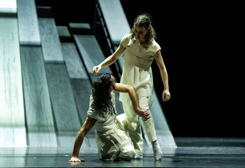 MiR_Dance_Company_Jenga-foto_Bettina_Stoß.jpg