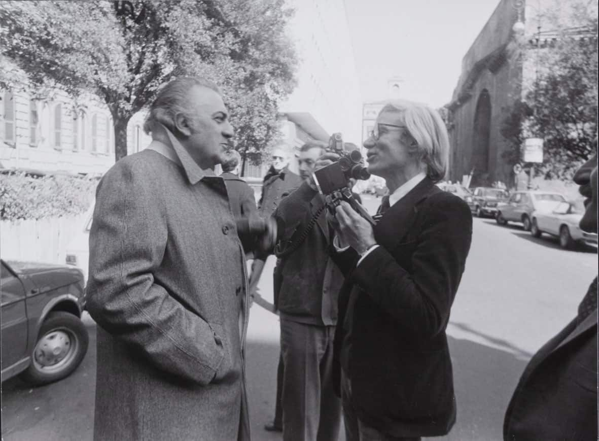 Federico-Fellini-e-Andy-Warhol.-Foto-Mimmo-Frassineti-Roma-1977..jpg